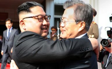 Хоёр Солонгосын удирдагчид Трамп, Ким нарын уулзалтын талаар ярилцжээ