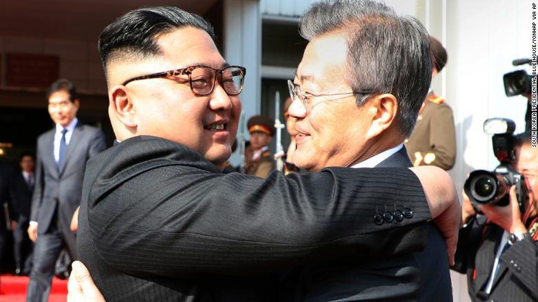 Хоёр Солонгосын удирдагчид Трамп, Ким нарын уулзалтын талаар ярилцжээ
