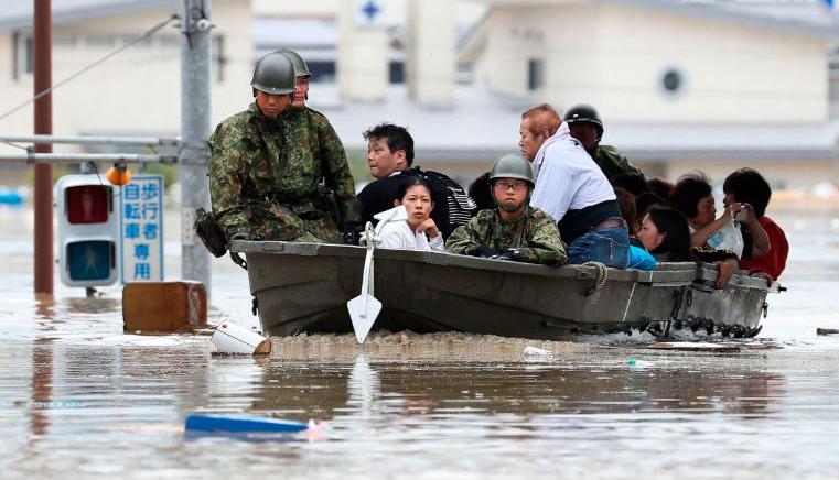 Японд хүчтэй борооны улмаас олон арван хүн амь үрэгджээ