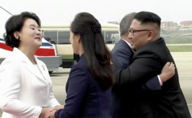 Мүн Жэ Ин Хойд Солонгост хүрэлцэн ирлээ